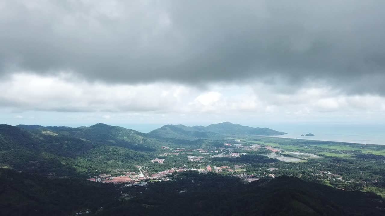 페의 아이에르 이타마에서 발리크 섬으로 날아가세요.