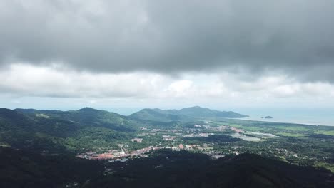 vuela hacia balik pulau desde ayer itam, penang.