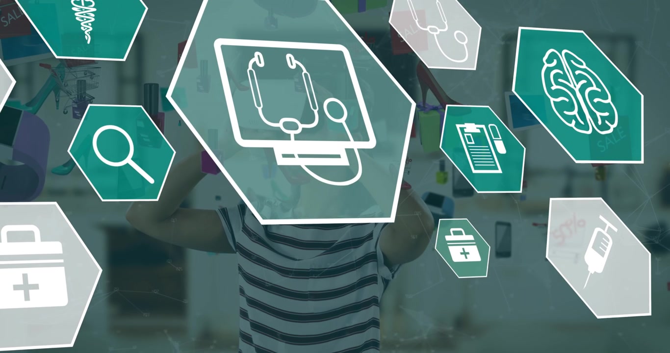 Giovane donna che usa un visore per la realtà virtuale con icone mediche