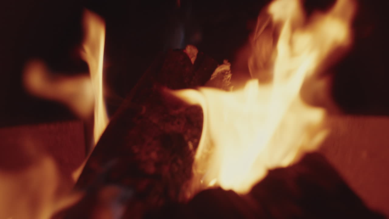 Огонь в камине