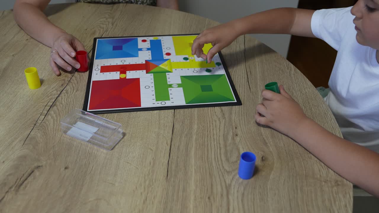 Gioca a Ludo Board Game