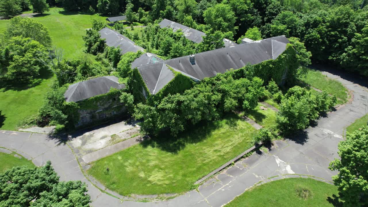cerrado letchworth village asilo de locos en el norte del estado de nueva york- vuelo aéreo sobre