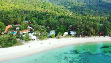 resorts de lujo en la costa arenosa de tailandia