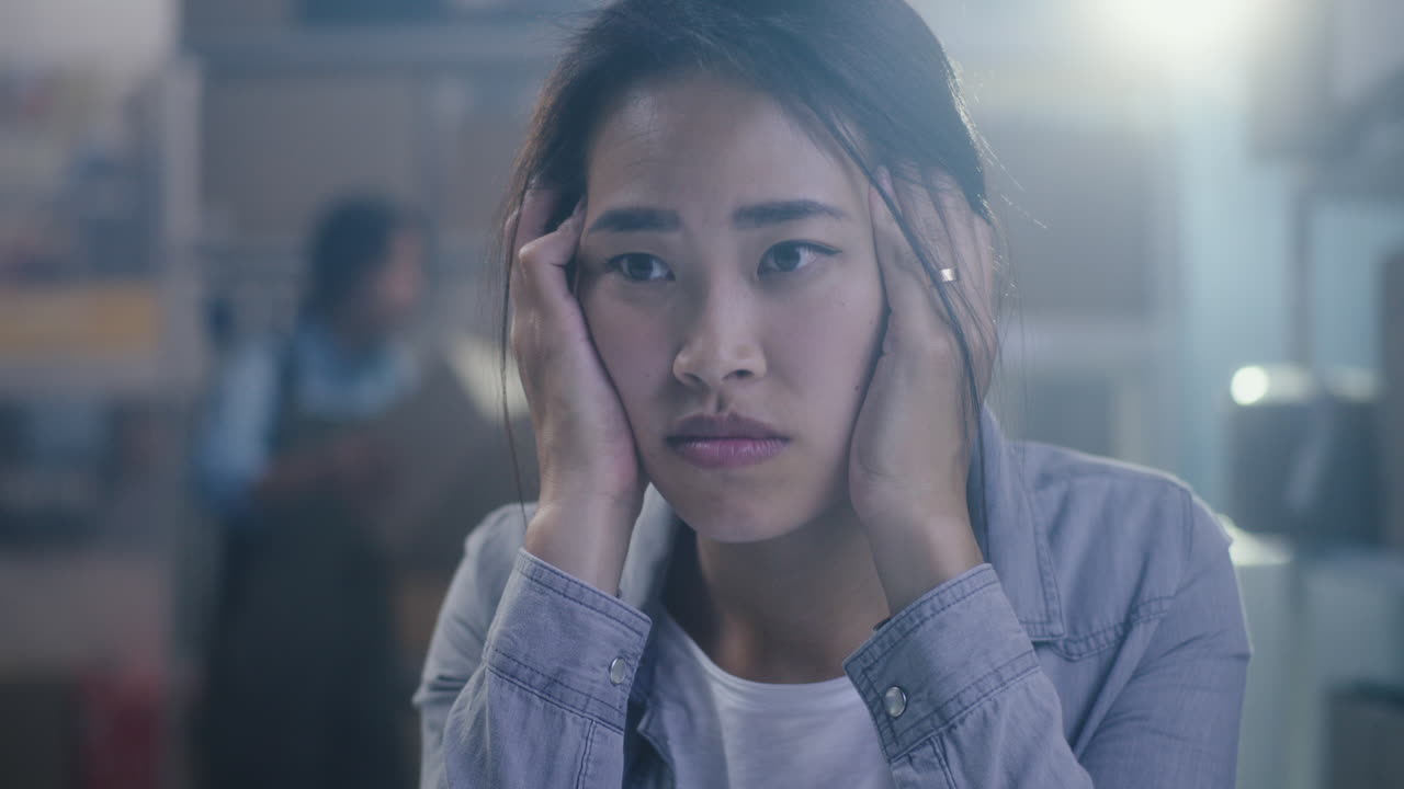 고통을 겪는 여성