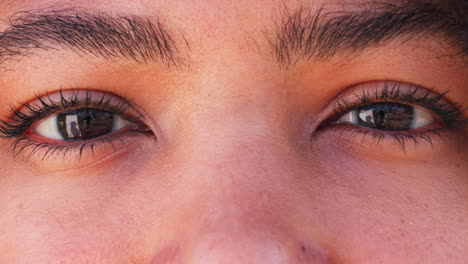 ojos, visión y retrato con mujer y primer plano