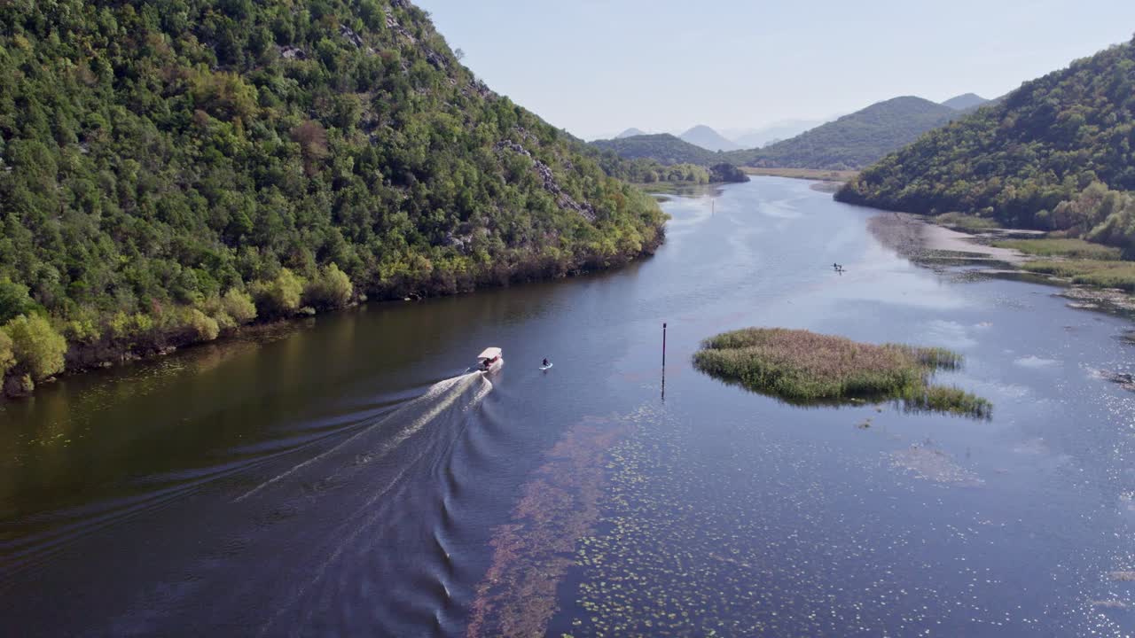 crucero en barco en el lago skadar montenegro famoso destino turístico, aéreo