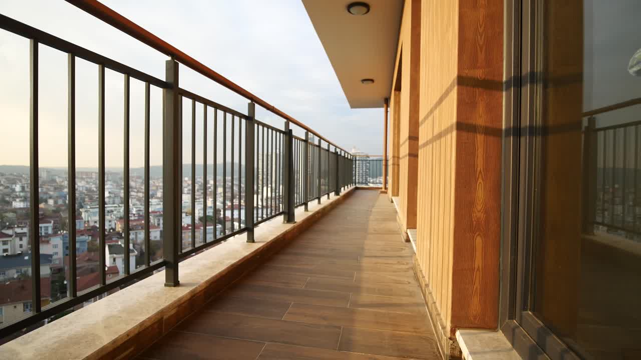 balcón con vista a la ciudad