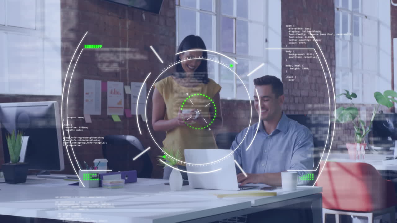 animación de escaneo de alcance sobre procesamiento de datos contra diversos hombres y mujeres discutiendo en la oficina.