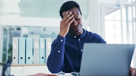 Business-man,-headache-and-pain-on-computer