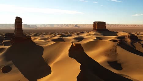 impresionante vista aérea de un paisaje desértico