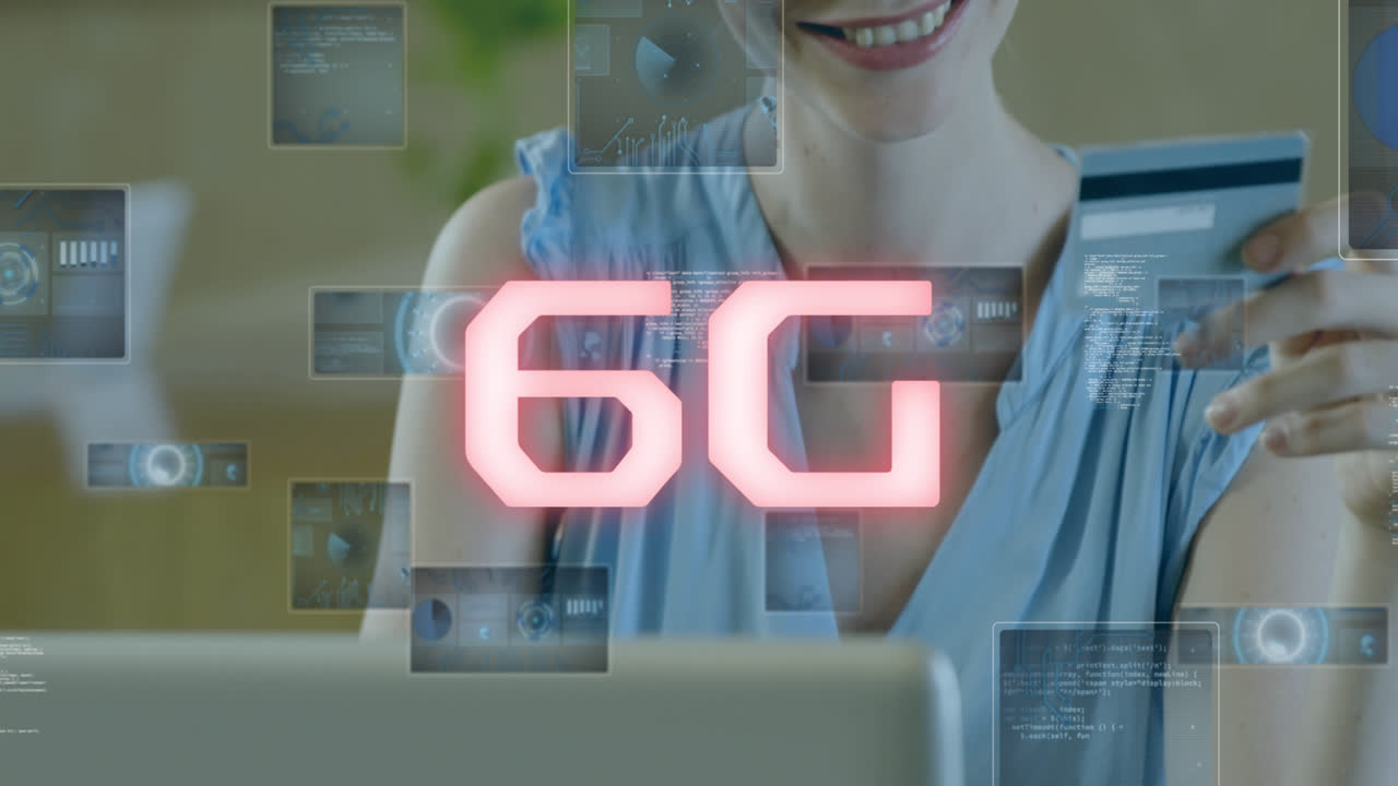 animación de texto 6g, escaneo de ámbitos y procesamiento de datos sobre mujer usando portátil