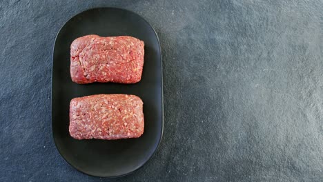 Minced-beef-served-on-black-tray