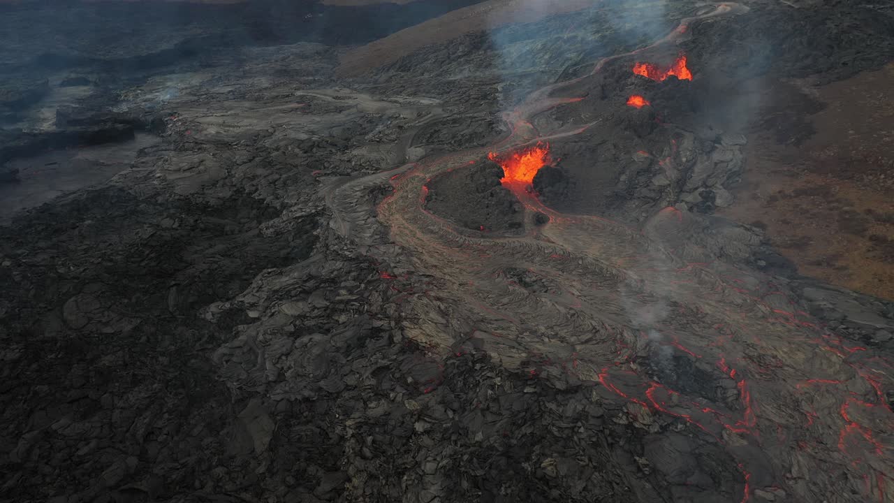 flujo de lava de un volcán
