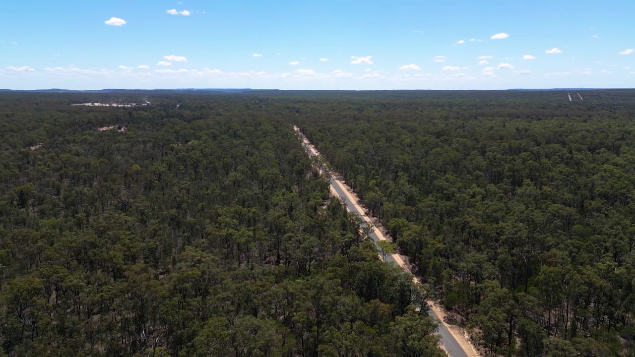 Vedute aeree sulla Leichhardt Highway, a nord di Miles, Queensland, Australia