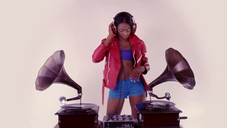 mujer baila dj 84