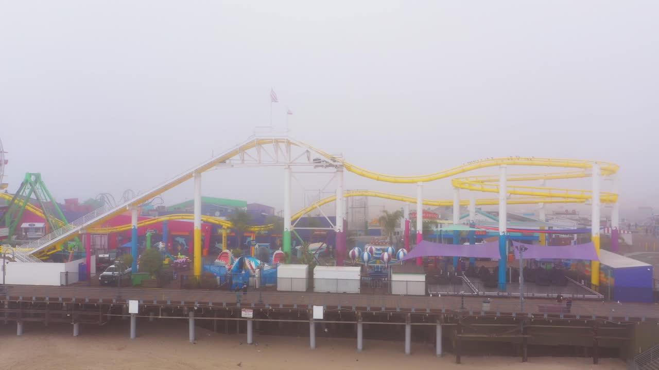 espesa niebla en el muelle de santa monica
