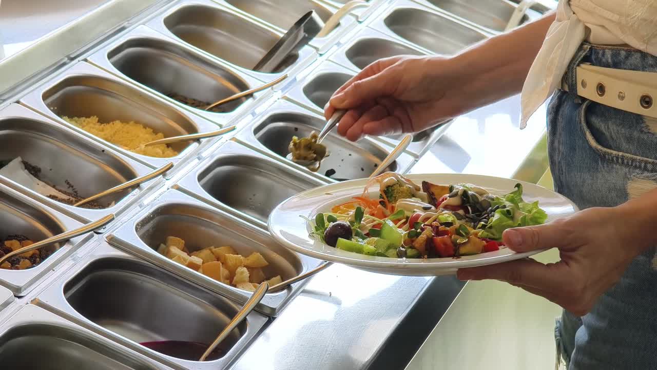 bar de ensaladas de autoservicio