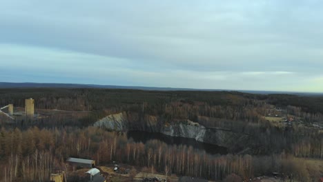 Drohnenaufnahmen-über-Dem-Bergbaugebiet-Stråssa