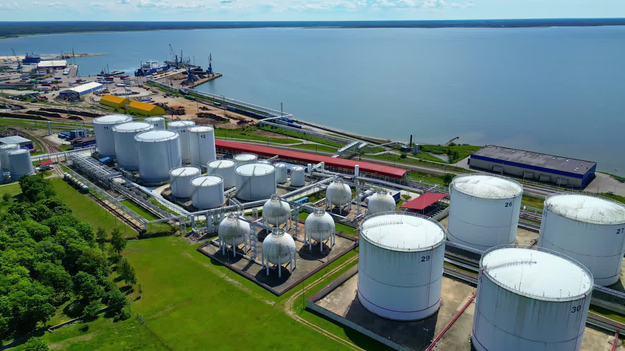 에스토니아의 팔디스키에 있는 산업 발전소 - 공중 철수