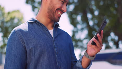 Gewinner,-Telefon-Und-Glücklicher-Mann-Beim-Feiern