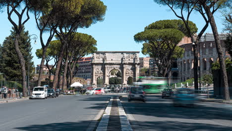 Lapso-De-Tiempo-Del-Arco-De-Constantino-En-Roma,-Italia-En-Un-Cálido-Día-De-Verano