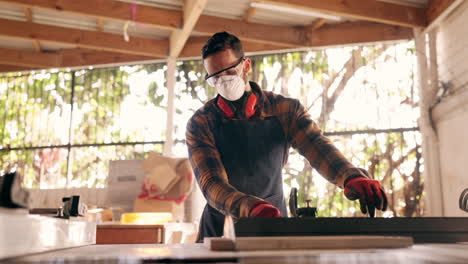 Madera,-Carpintero-Y-Herramientas-Con-Hombre-En-Taller.