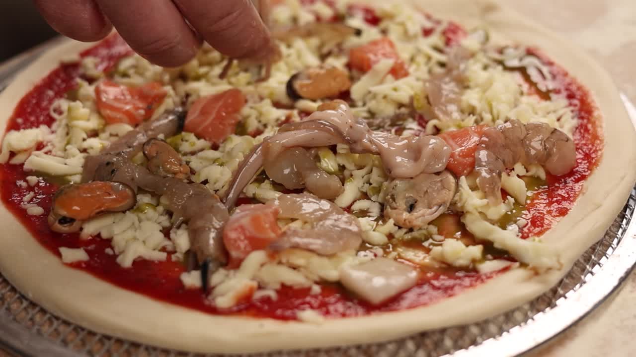 Preparando uma Pizza de Frutos do Mar