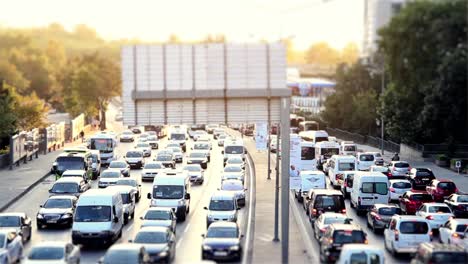 Atasco-De-Tráfico-De-Coches-En-El-Lapso-De-Tiempo-De-La-Autopista-6