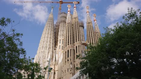 Cúpulas-Y-Cielo-De-La-Sagrada-Familia-En-Barcelona,-España.