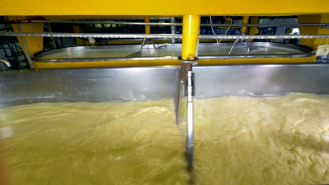 double set of stirrers works on mixing milk.