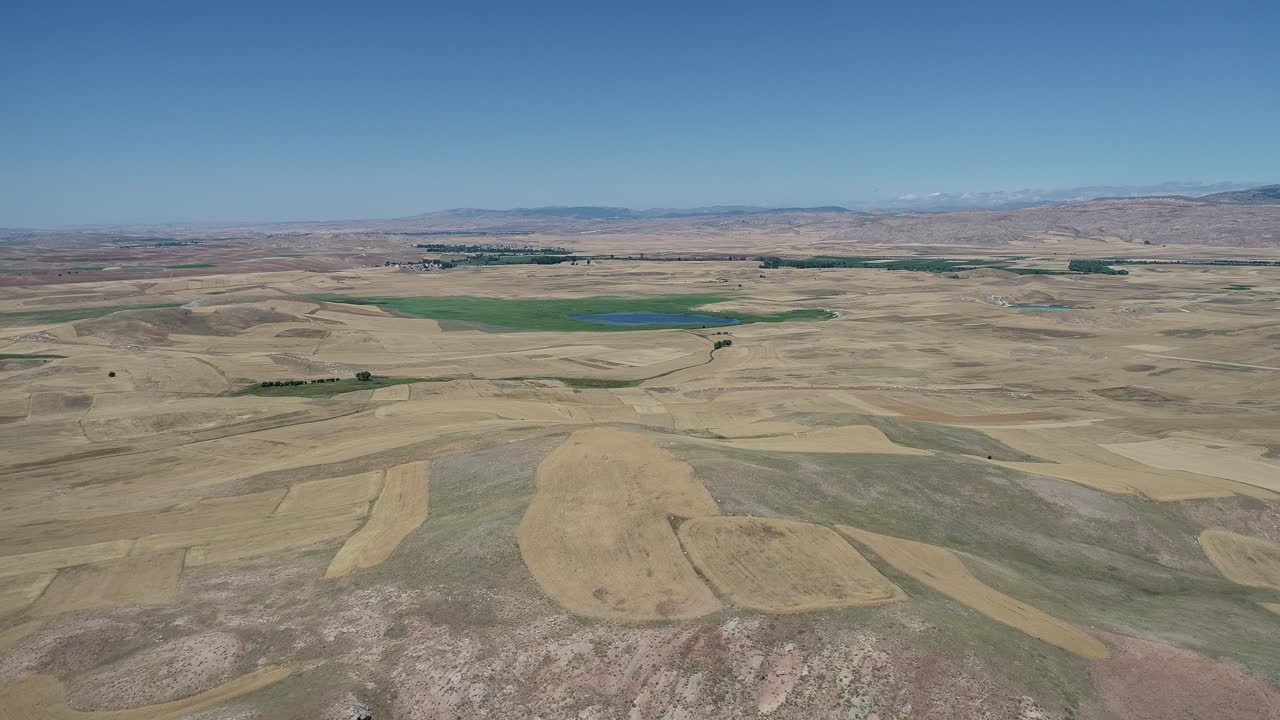 puesta de sol en el lago del cráter kızılçan