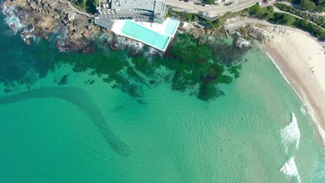 Aerial-Drone-shot-of-Waves-crashing-on-to-Bondi-Icebergs-Rockpool