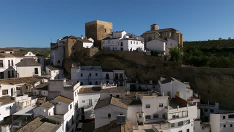 Setenil-de-las-Bodegas-Whitewashed-Houses-Built-Into-The-Surrounding-Cliffs-In-Cádiz,-Southern-Spain