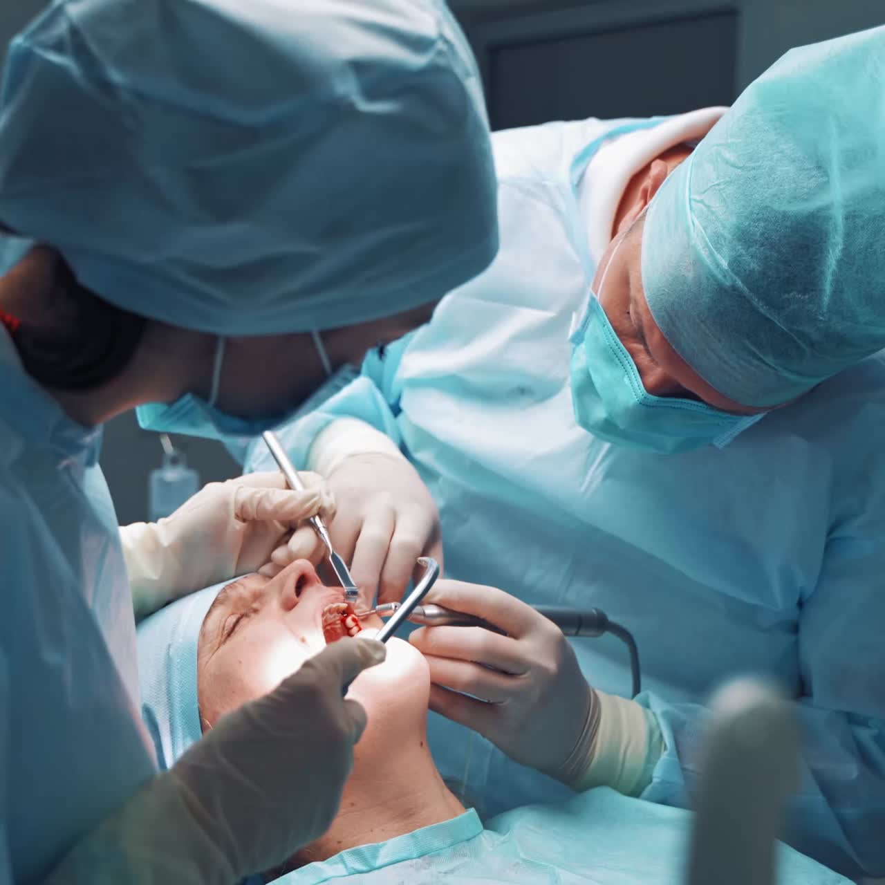 Doctor and assistent during operation