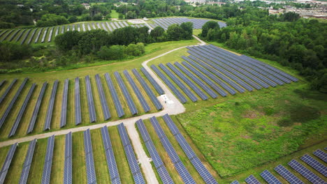 Imágenes-Aéreas-De-Una-Gran-Matriz-Solar-En-El-Medio-Oeste