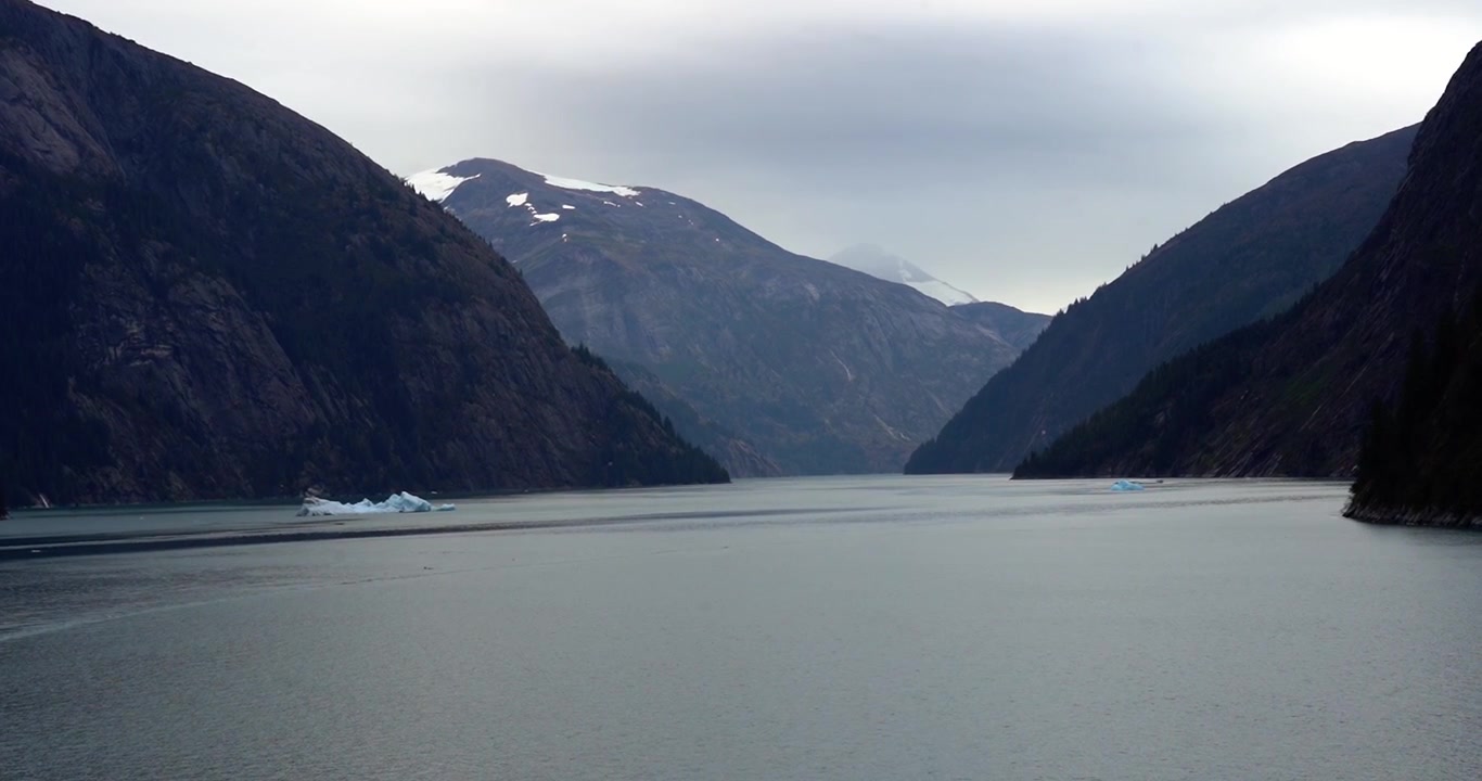 Tracy Arm Fjord, Alaska-landskap en overskyet morgen