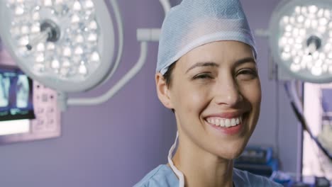 Profesional-Médico-Trabajando-En-Un-Hospital