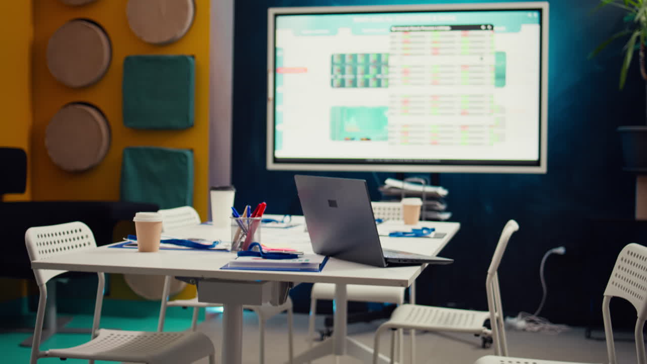 oficina de negocios vacía utilizada para reuniones de personal