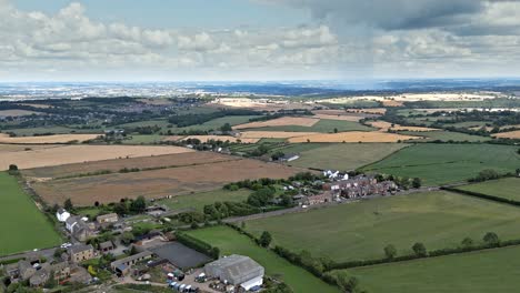 Traditional-English-village-scene-4