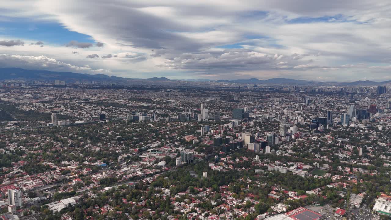 Drone flight offers stunning views of Mexico City