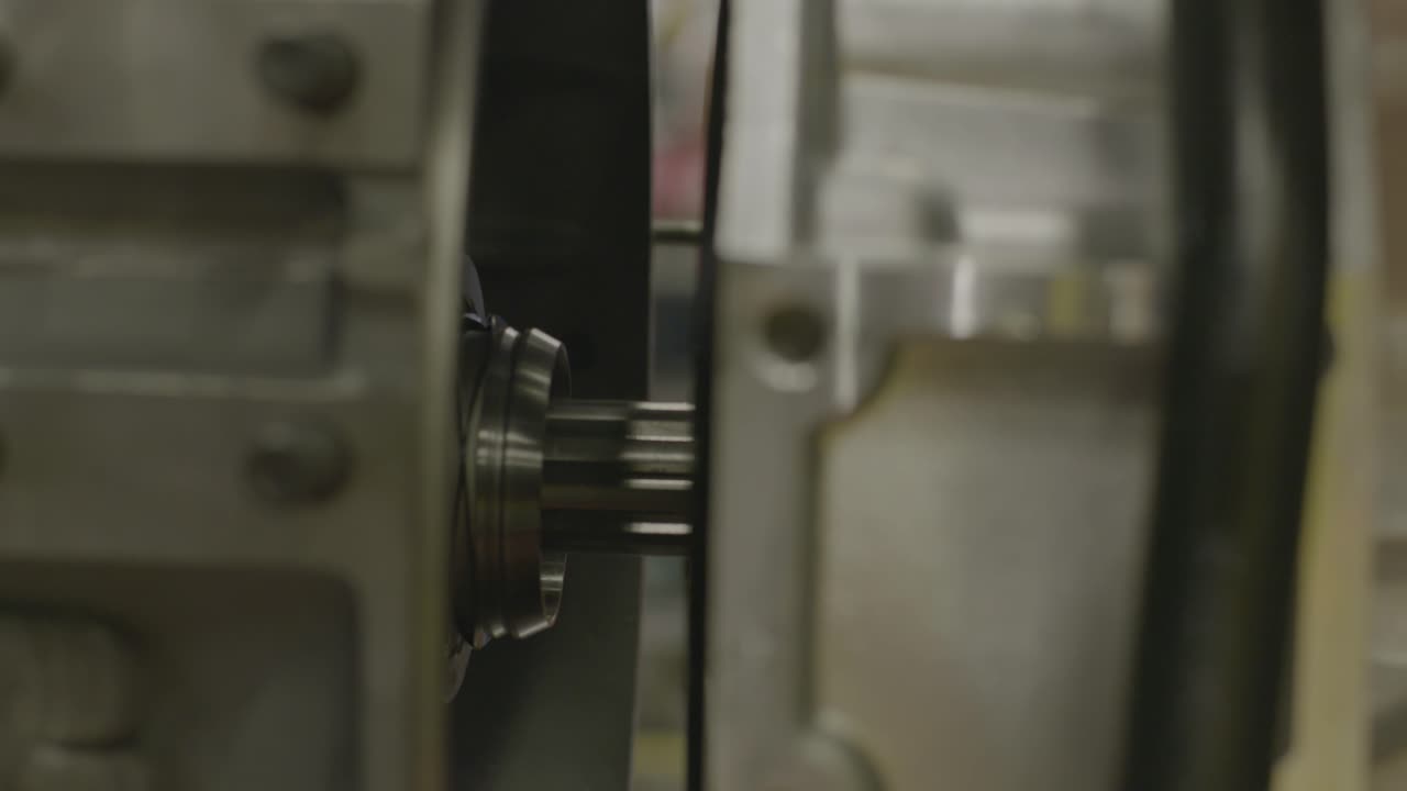 엔진 트랜스미션 구성 요소의 클로즈업 뷰