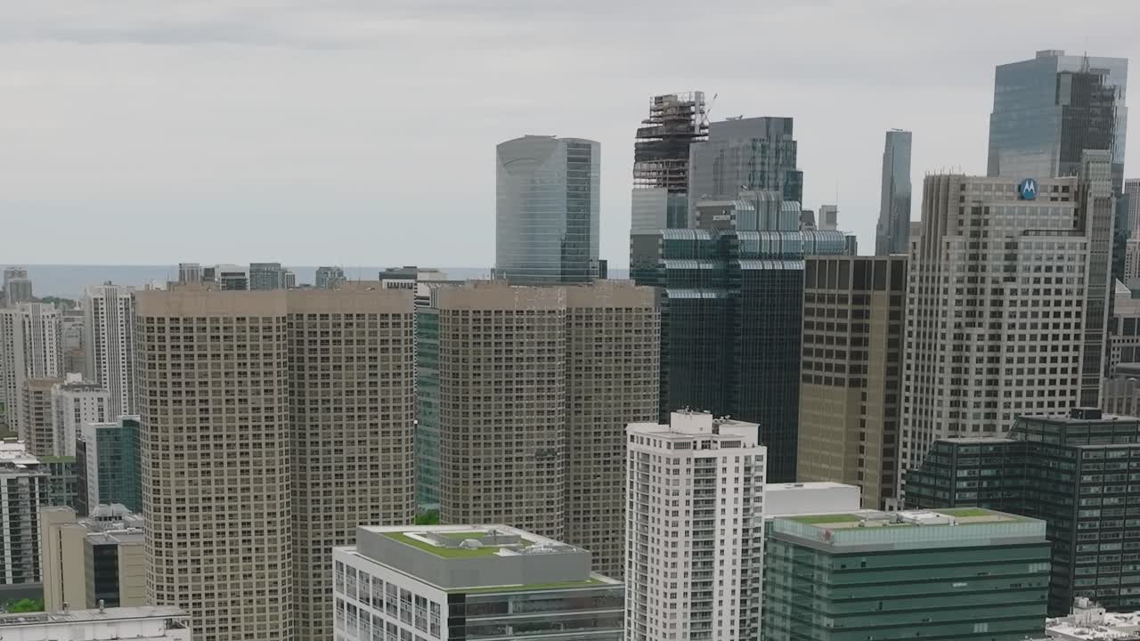 Skyline del centro di Chicago in una mattinata nebbiosa