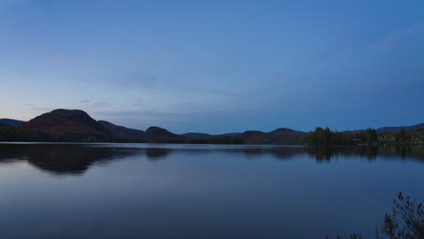 Lapso-De-Tiempo-Al-Atardecer-En-Mont-Tremblant-Quebec