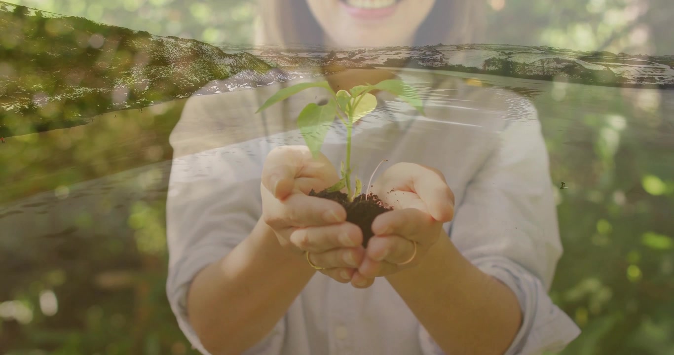Superposición de ondas de agua que revela a un jardinero cultivando una plántula mientras un compañero se une a la escena para aprender.