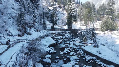 Manali-Cubierto-De-Nieve-En-El-Himalaya