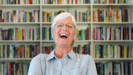 Portrait-of-laughing-senior-teacher-showing