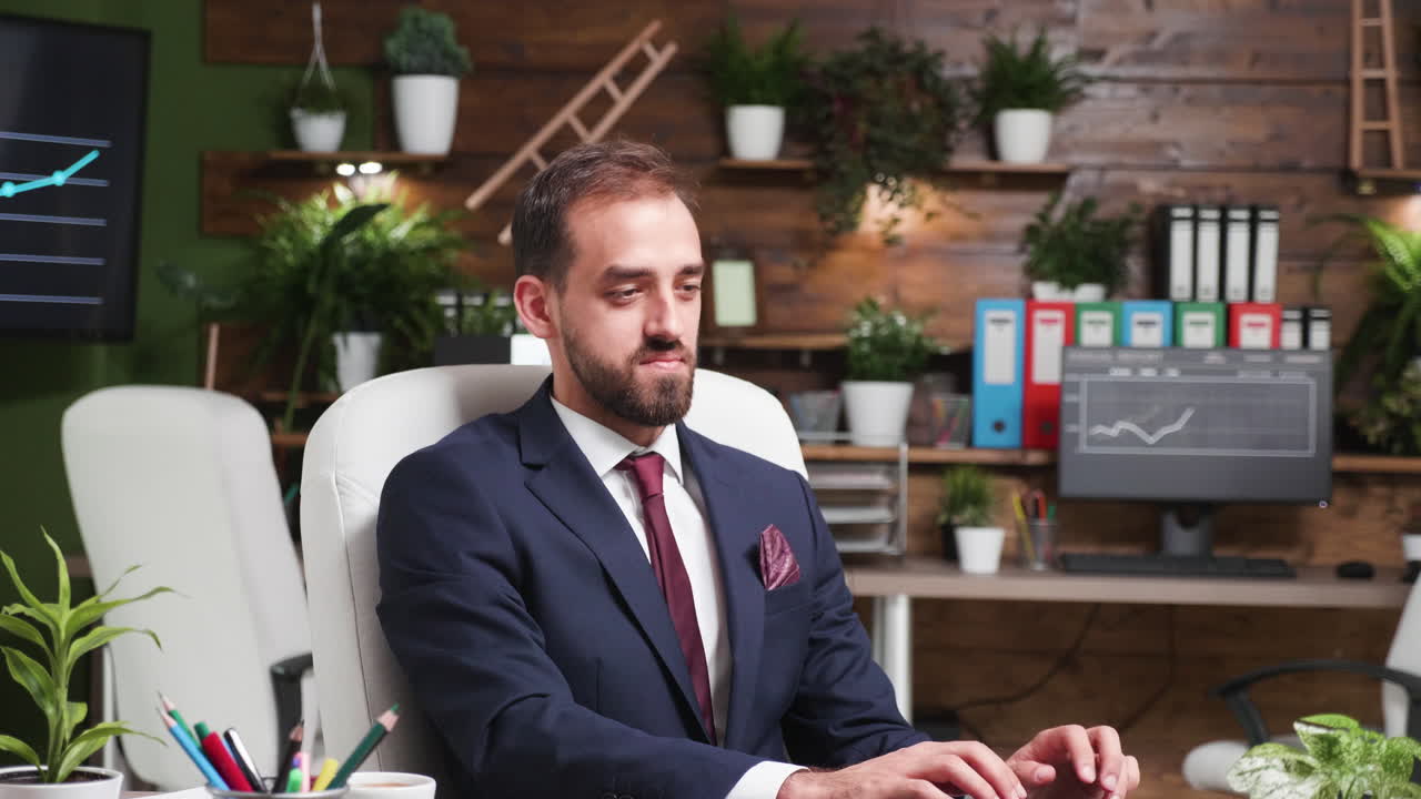 hombre de negocios en el cargo