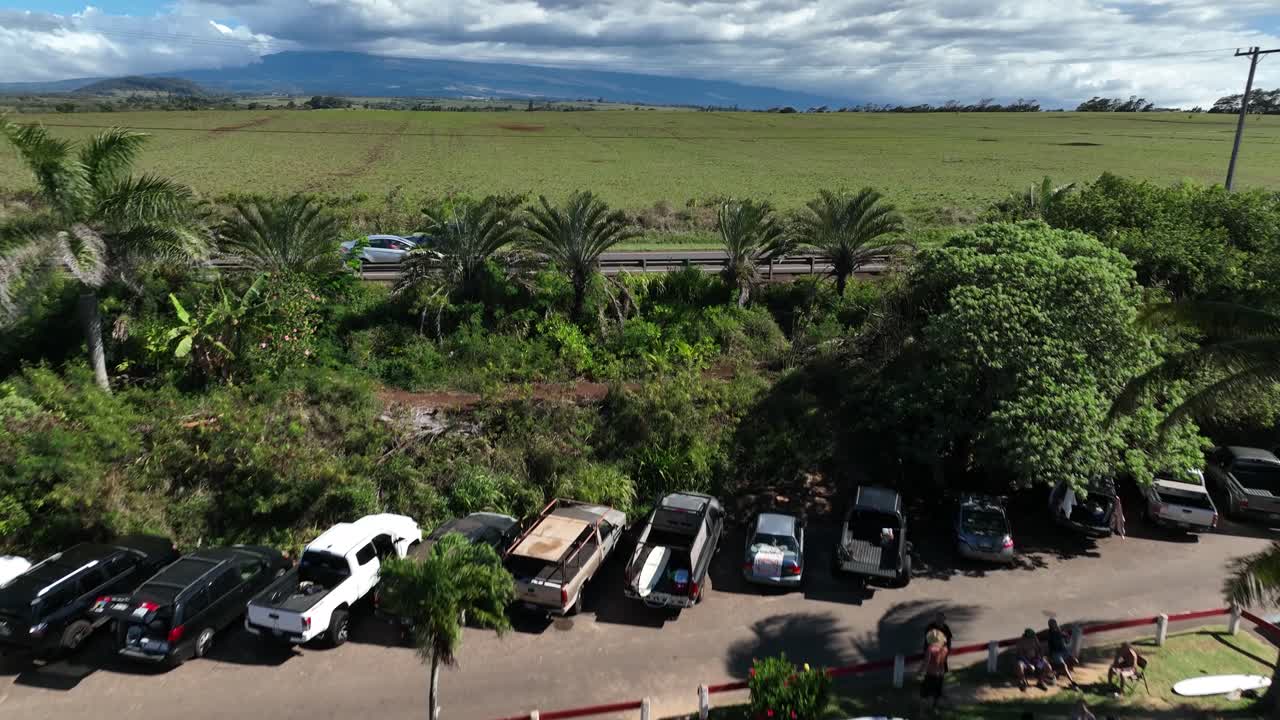 пляж хо'окипа, съемка с воздуха популярного туристического места на мауи