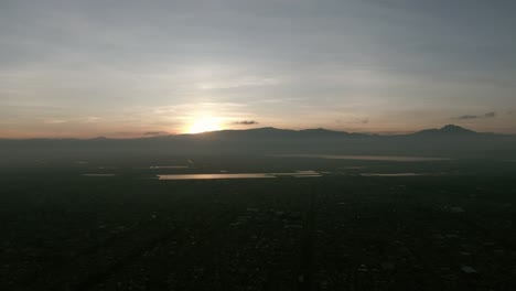 Sunrise-Over-Mexico-City,-Volcanoes-Popocatepelt-e-Iztlaccihuatl,-Lake-Texcoco,-Mexico-Tenochtitlan-5