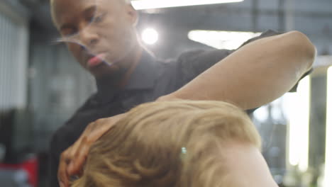 Black-Barber-Spraying-Water-on-Hair-of-Male-Client